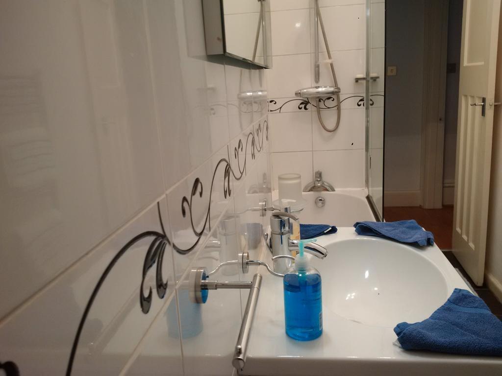 Luxury Holland Park, Sleeps 2, Free S'Fast Wifi Apartment London Ngoại thất bức ảnh