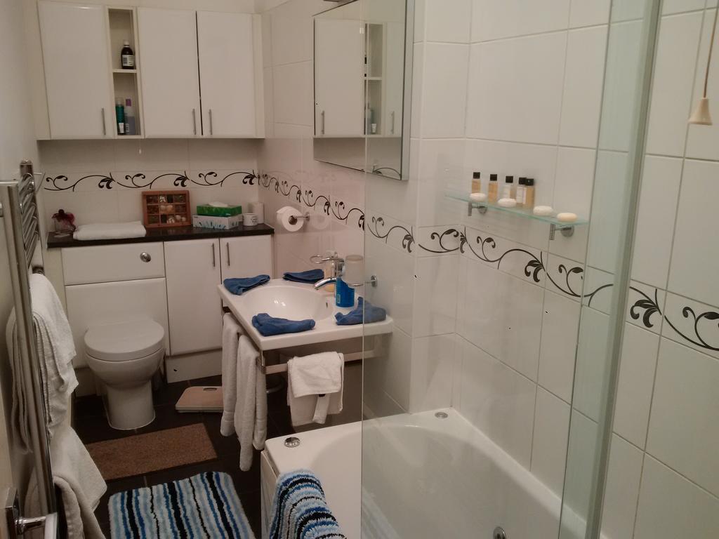 Luxury Holland Park, Sleeps 2, Free S'Fast Wifi Apartment London Ngoại thất bức ảnh